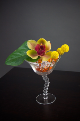 Aranjamente-Cupa cu orhidee cymbidium si craspedia
