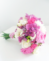Flori nunti - Buchete de flori - Buchet din hortensii mov, frezii, miniroze si trandafiri