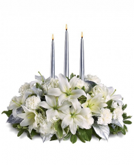 Aranjamente florale - Ornament masa cu crini, garoafe si hortensie