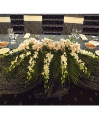 Aranjamente florale pentru nunti - Prezidiu cu orhideea