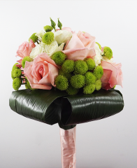 buchet-trandafiri-roz,-miniroze-albe-si-santinii