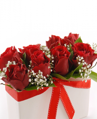 Aranjamente florale - Cutie cadou cu trandafiri